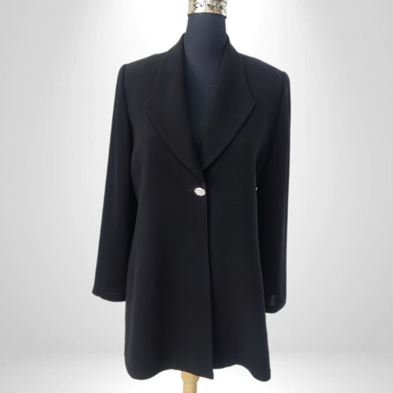 کت کرپ زنانه تک دکمه Reyhaneh مشکی قد ۸۵ سانت (سایزبندی کامل)